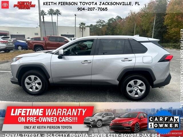 Toyota RAV4 LE FWD (Natl) 2022