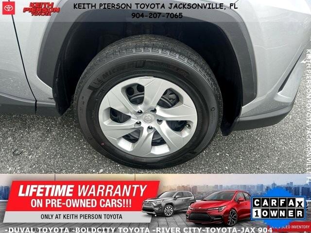 Toyota RAV4 LE FWD (Natl) 2022