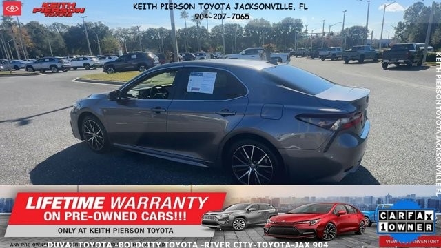 Toyota Camry Hybrid SE Nightshade CVT (Natl) 2023