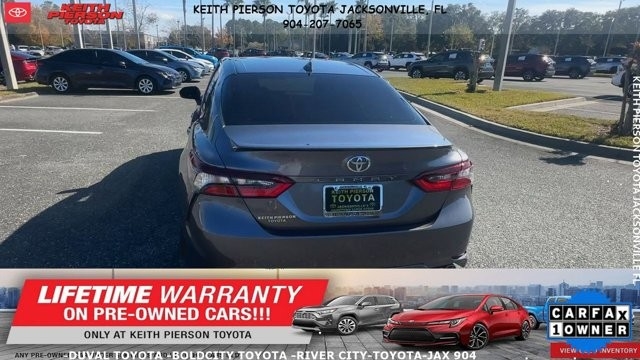 Toyota Camry Hybrid SE Nightshade CVT (Natl) 2023