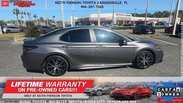 Toyota Camry Hybrid SE Nightshade CVT (Natl) 2023