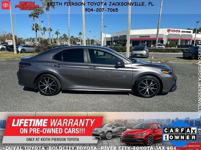 Toyota Camry Hybrid SE Nightshade CVT (Natl) 2023