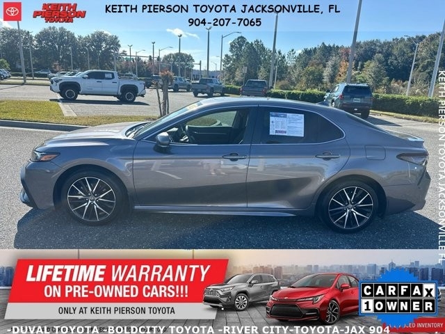 Toyota Camry Hybrid SE Nightshade CVT (Natl) 2023