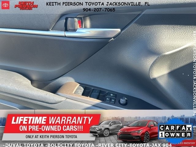 Toyota Camry Hybrid SE Nightshade CVT (Natl) 2023