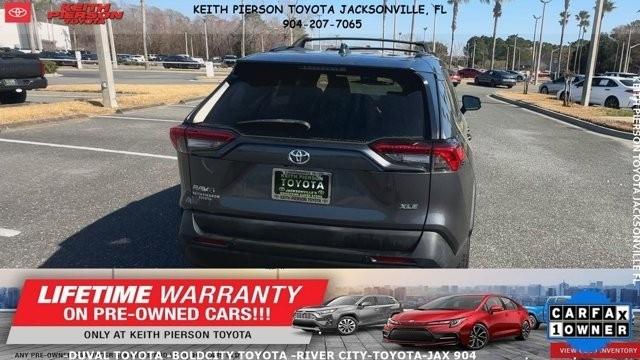 Toyota RAV4 XLE FWD (Natl) 2021