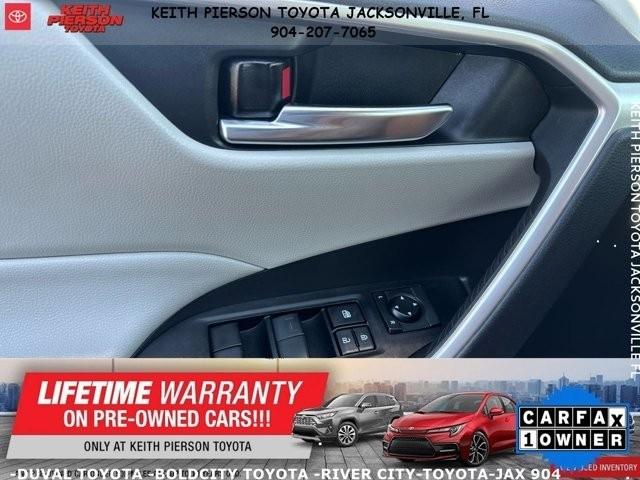 Toyota RAV4 XLE FWD (Natl) 2021