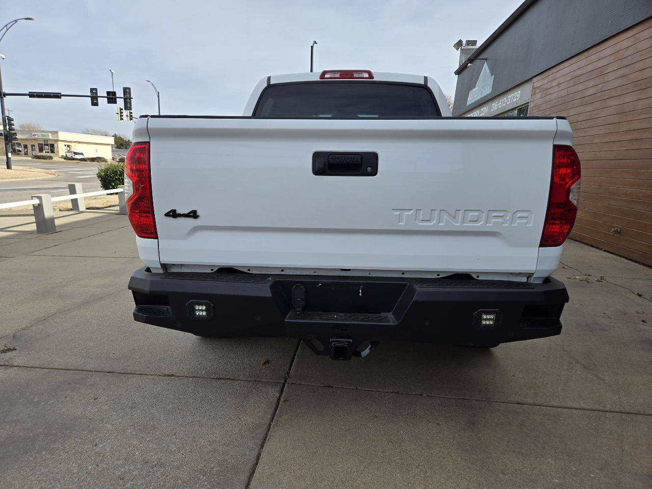 Toyota Tundra SR5 5.7L V8 FFV CrewMax 4WD 2017