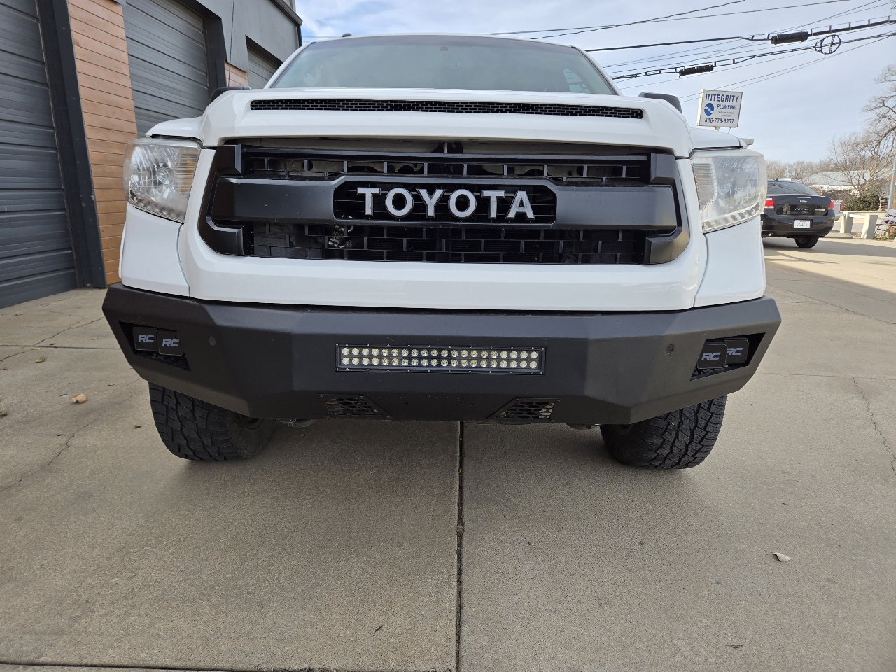 Toyota Tundra SR5 5.7L V8 FFV CrewMax 4WD 2017