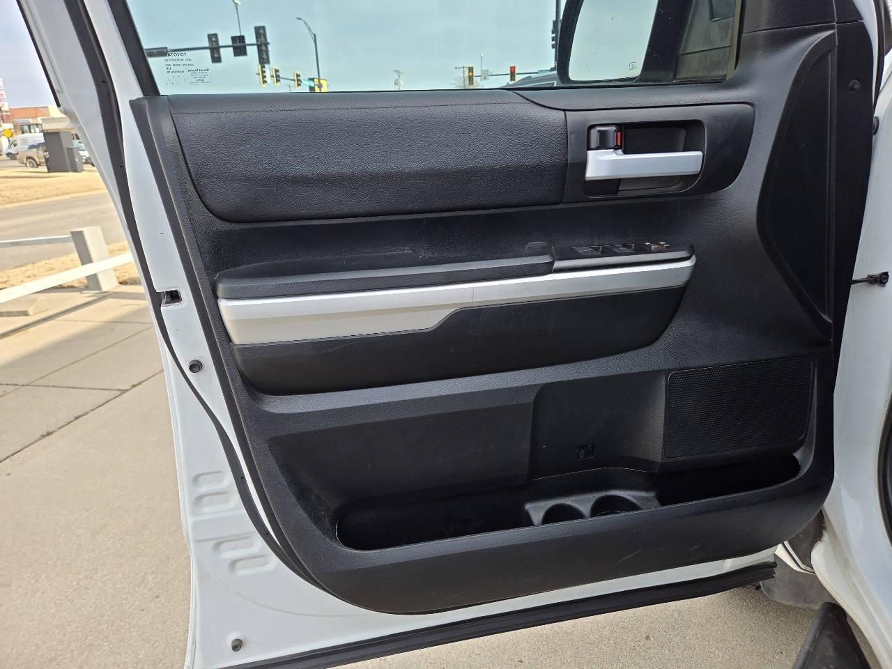 Toyota Tundra SR5 5.7L V8 FFV CrewMax 4WD 2017