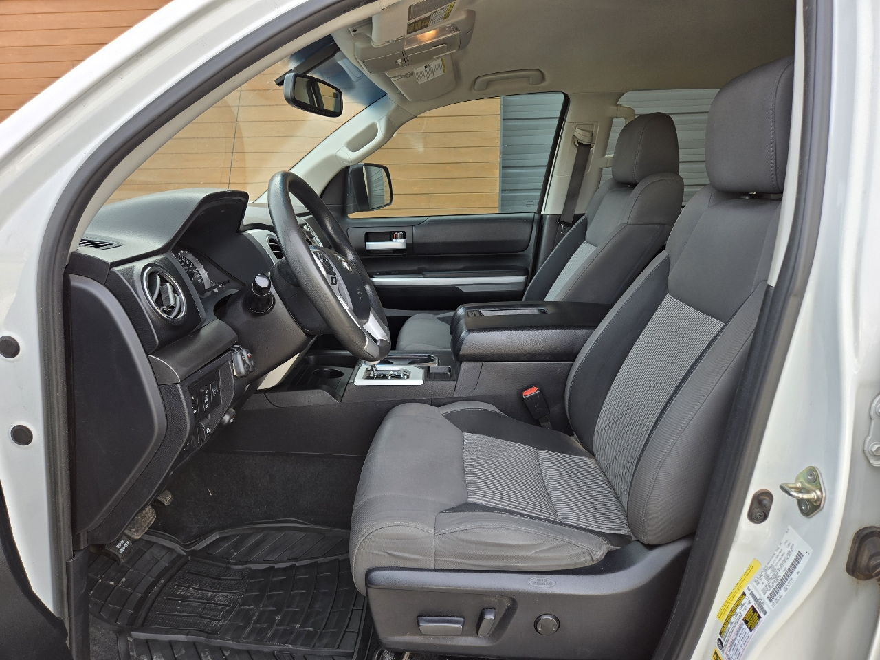 Toyota Tundra SR5 5.7L V8 FFV CrewMax 4WD 2017