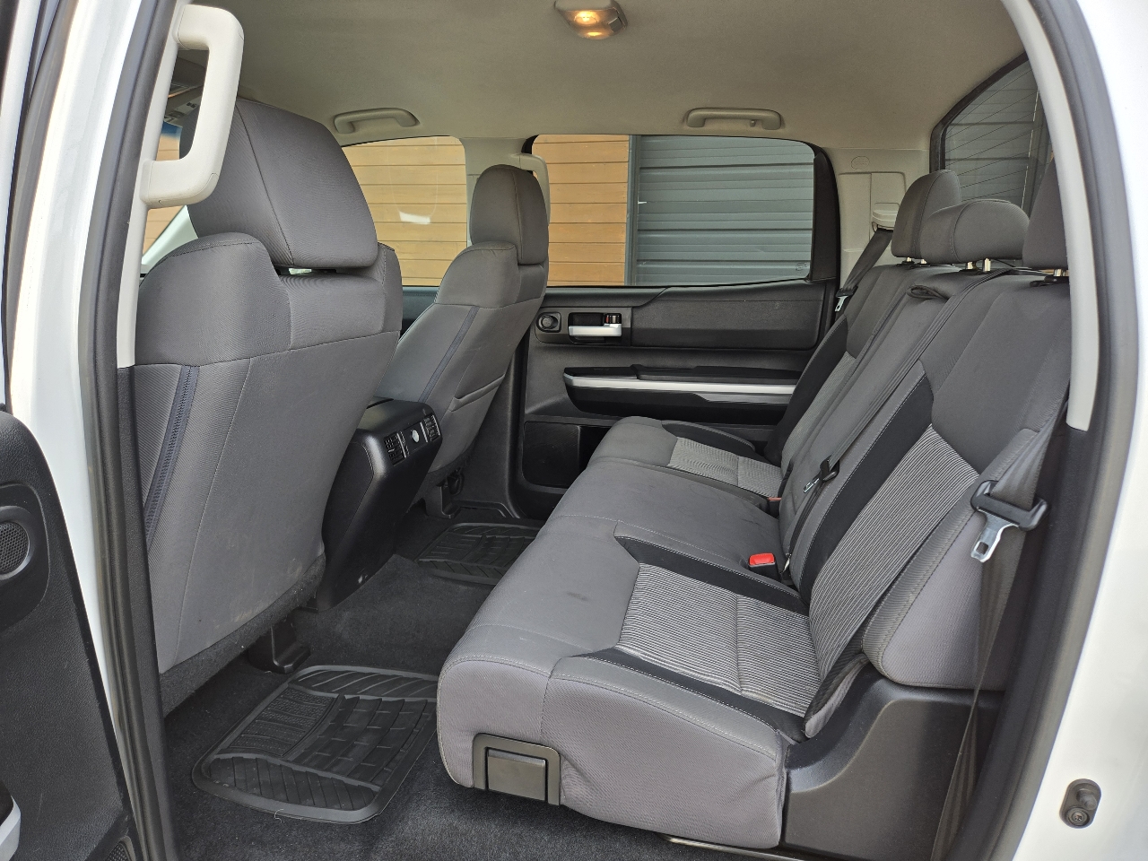 Toyota Tundra SR5 5.7L V8 FFV CrewMax 4WD 2017