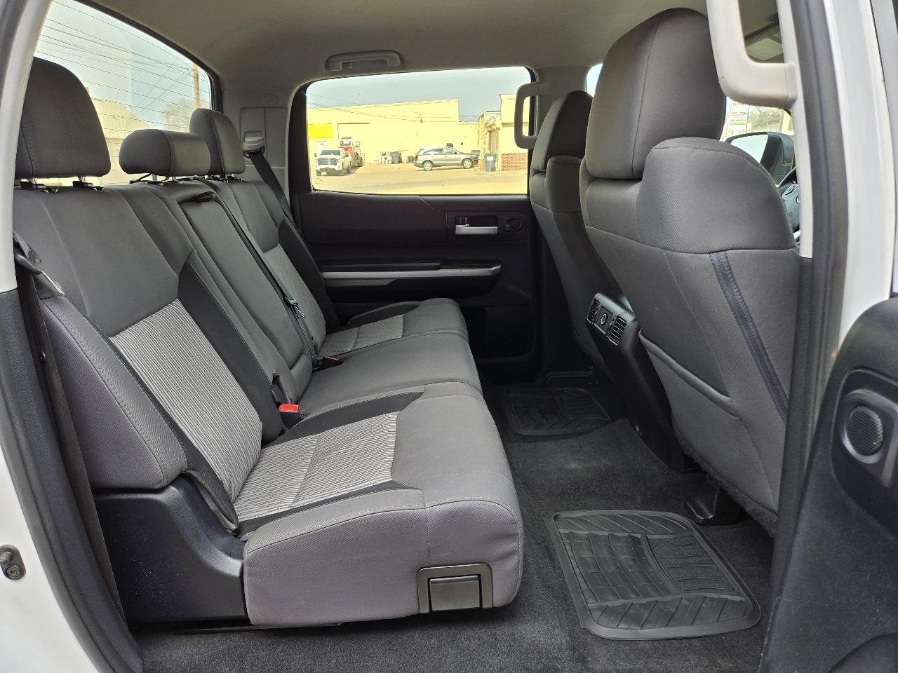 Toyota Tundra SR5 5.7L V8 FFV CrewMax 4WD 2017