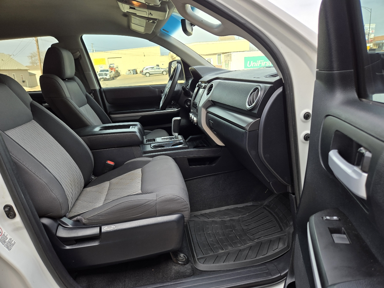 Toyota Tundra SR5 5.7L V8 FFV CrewMax 4WD 2017