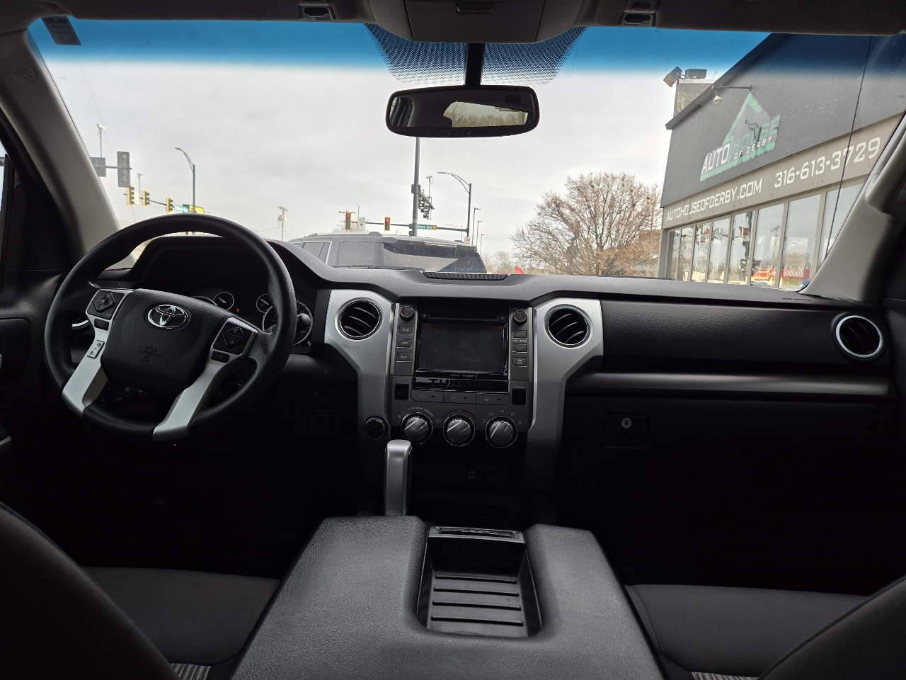 Toyota Tundra SR5 5.7L V8 FFV CrewMax 4WD 2017