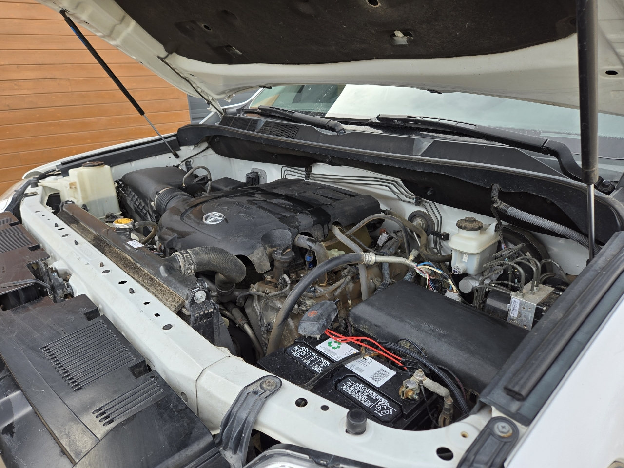 Toyota Tundra SR5 5.7L V8 FFV CrewMax 4WD 2017