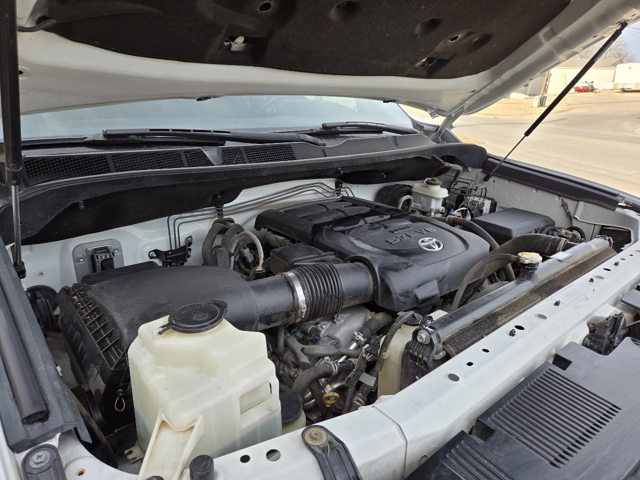 Toyota Tundra SR5 5.7L V8 FFV CrewMax 4WD 2017