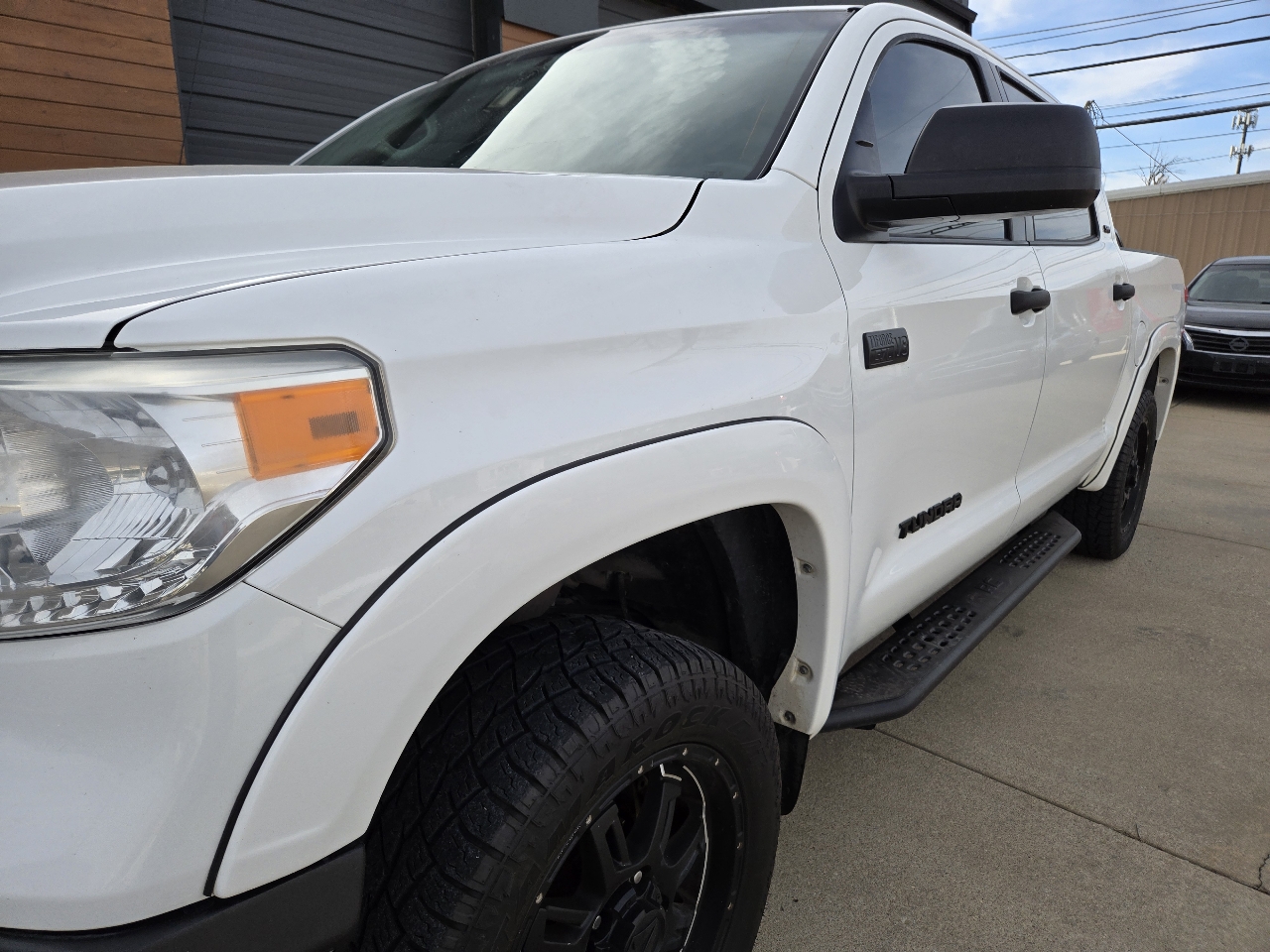 Toyota Tundra SR5 5.7L V8 FFV CrewMax 4WD 2017