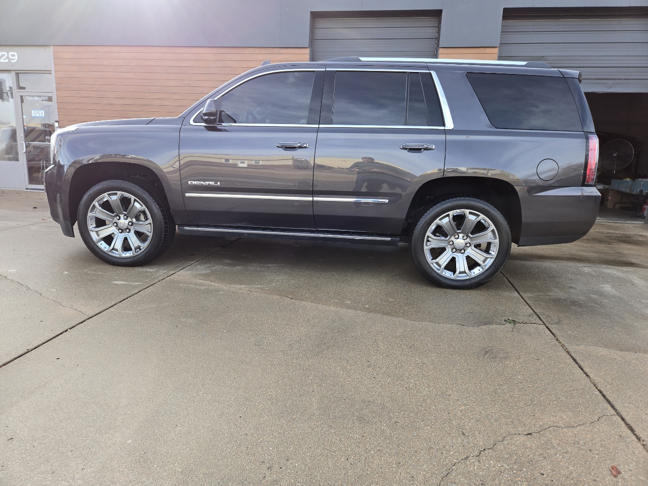 GMC Yukon Denali 4WD 2017