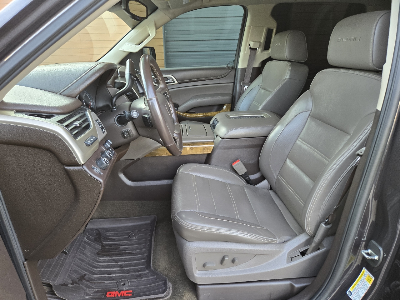 GMC Yukon Denali 4WD 2017