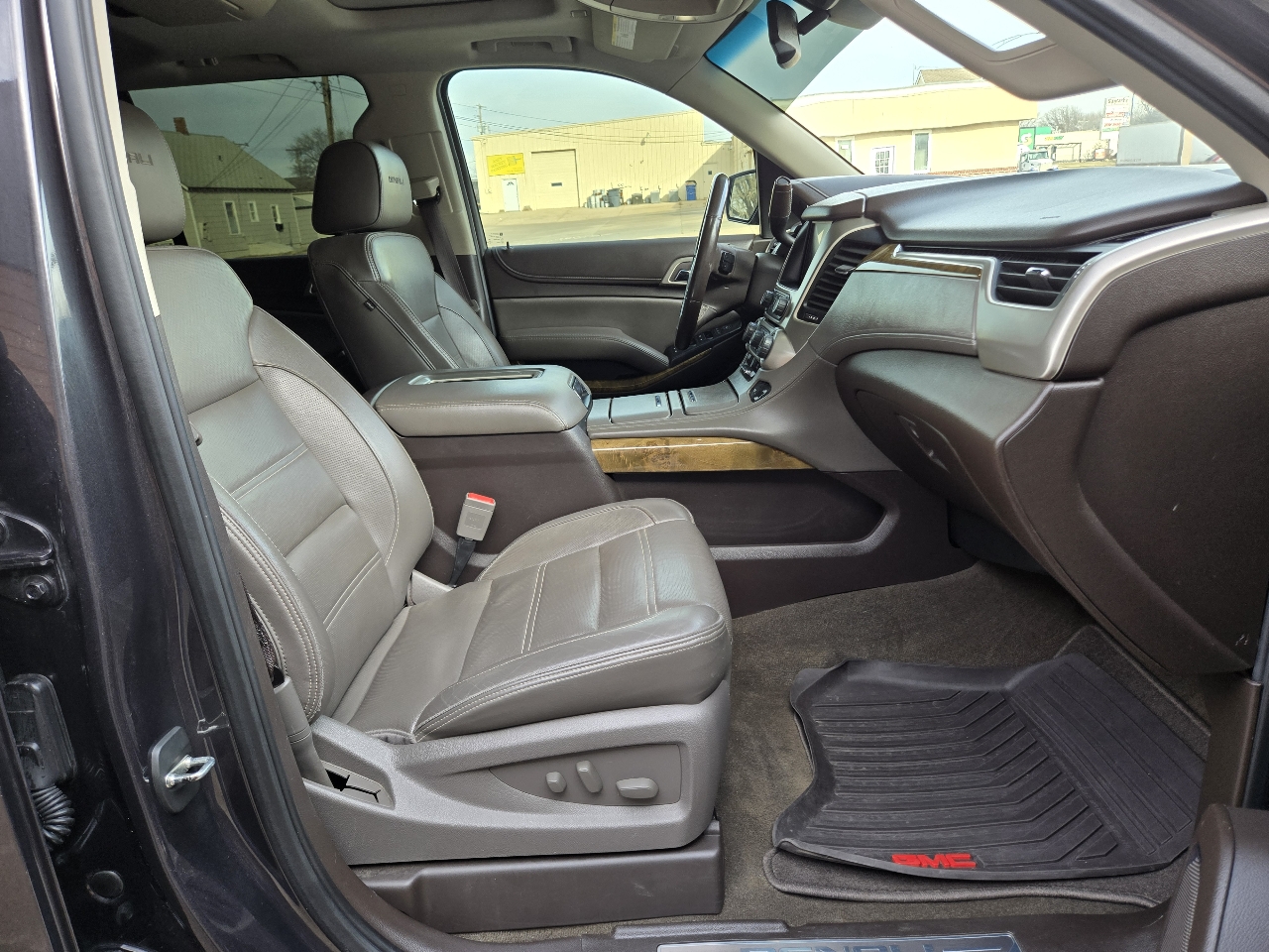 GMC Yukon Denali 4WD 2017