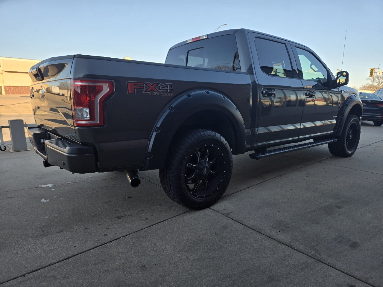 Ford F-150 4WD SuperCrew 139" XLT 2017