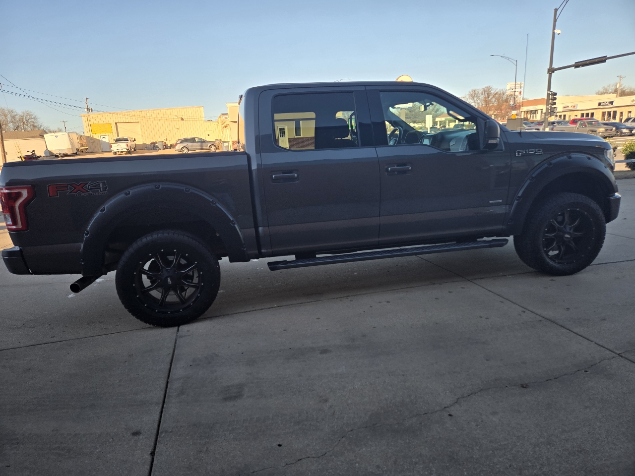 Ford F-150 4WD SuperCrew 139" XLT 2017
