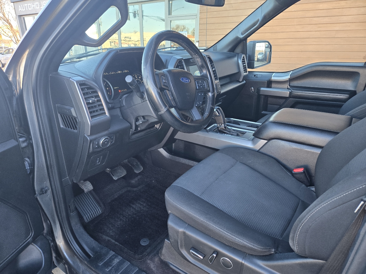 Ford F-150 4WD SuperCrew 139" XLT 2017