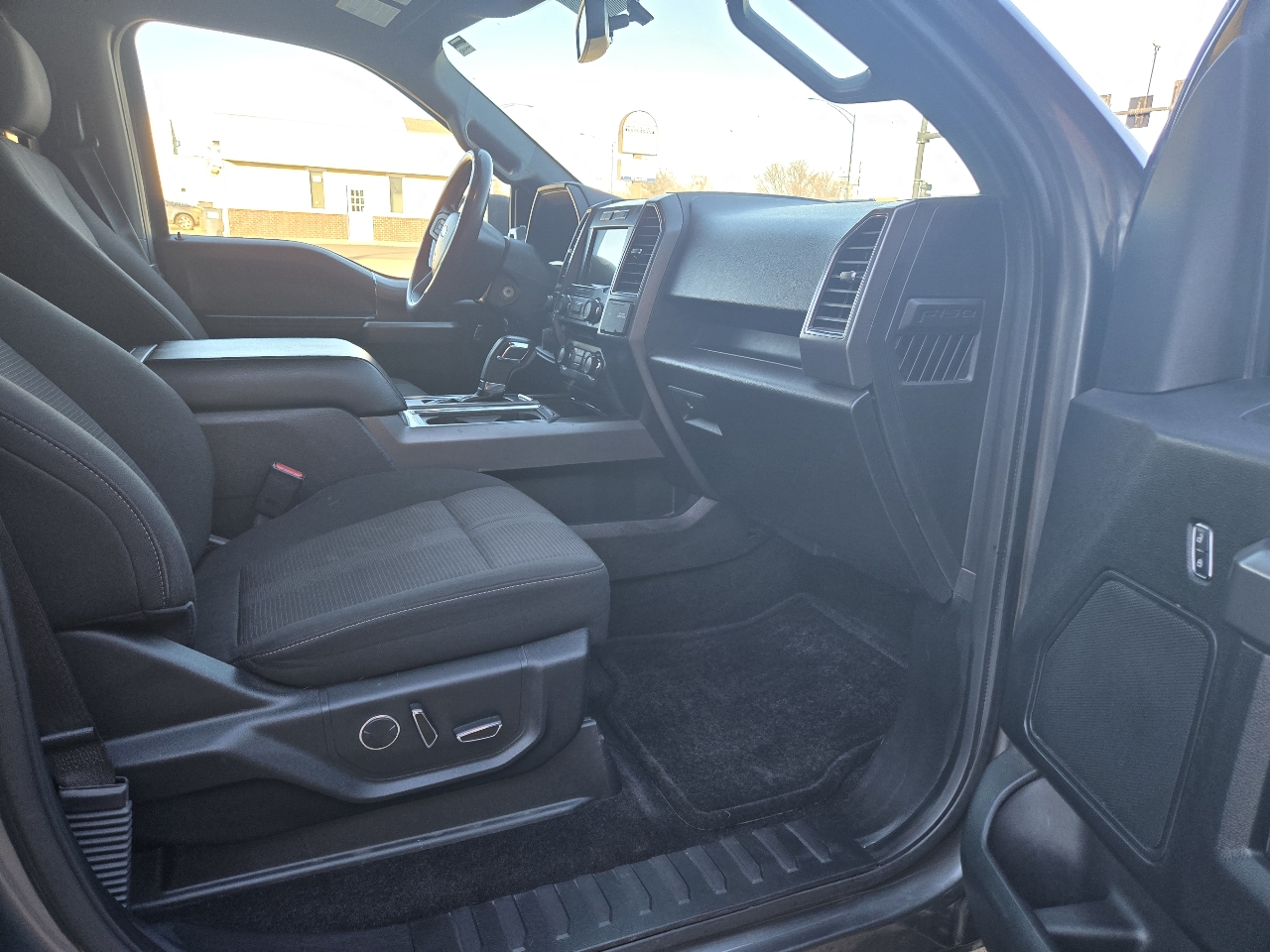 Ford F-150 4WD SuperCrew 139" XLT 2017