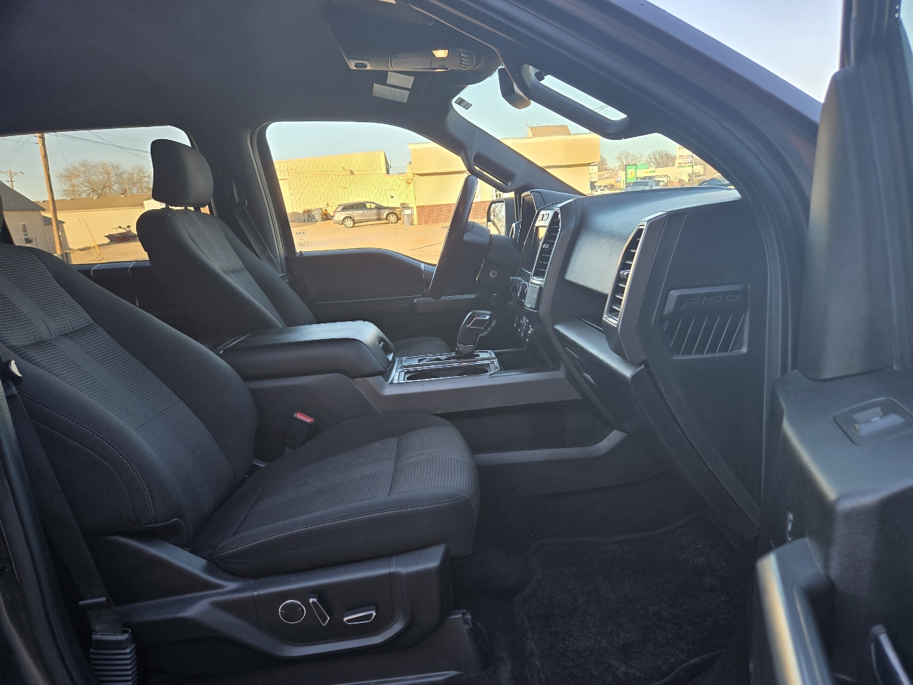 Ford F-150 4WD SuperCrew 139" XLT 2017