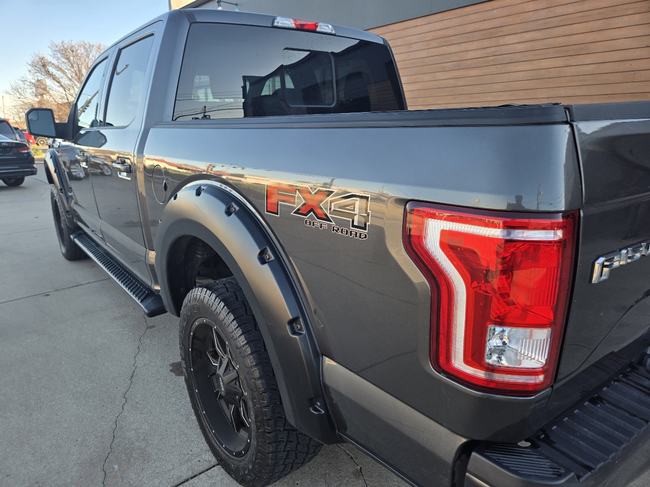 Ford F-150 4WD SuperCrew 139" XLT 2017