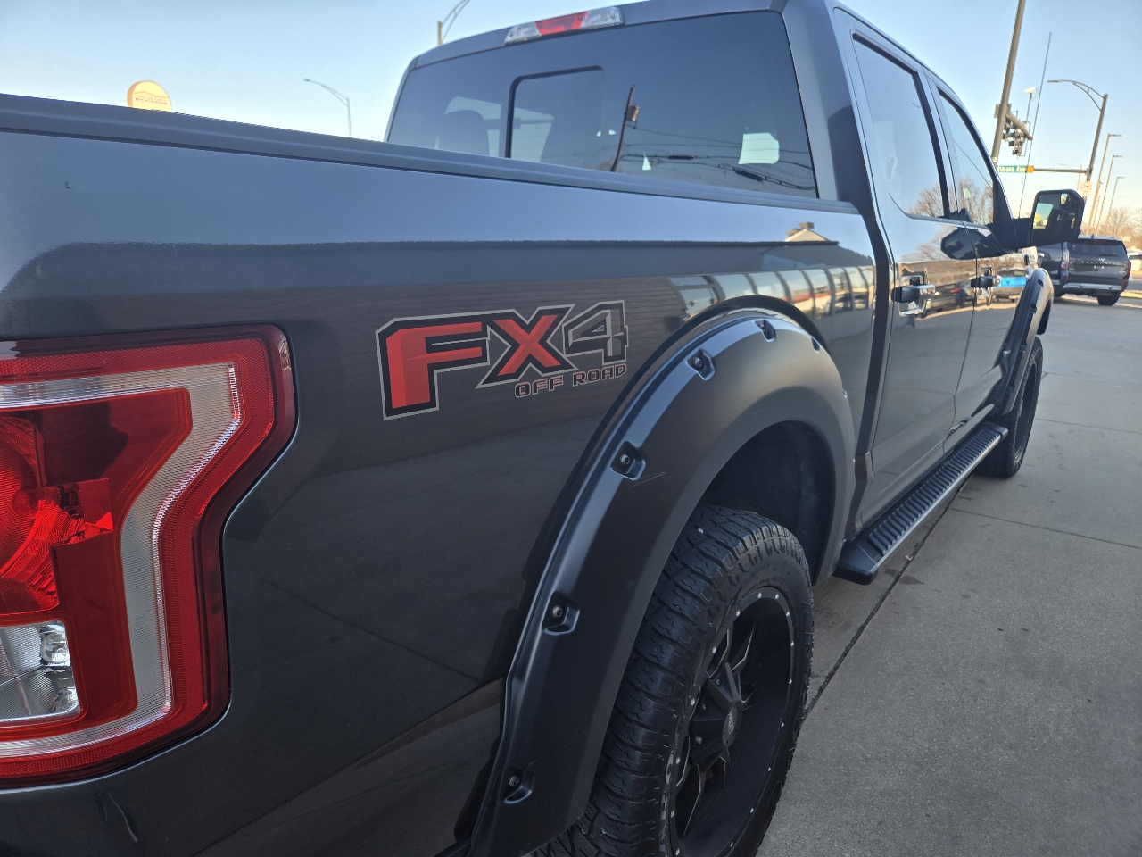 Ford F-150 4WD SuperCrew 139" XLT 2017