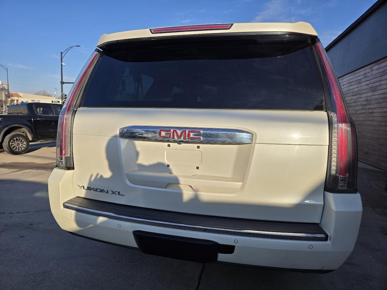 GMC Yukon Denali XL 4WD 2015