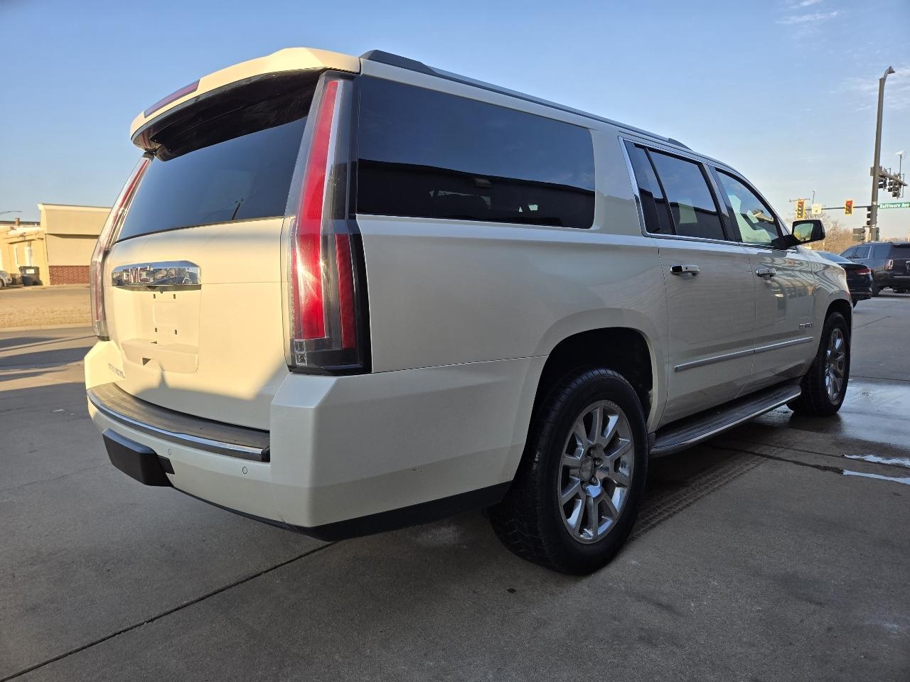 GMC Yukon Denali XL 4WD 2015