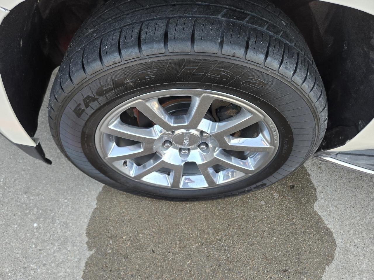 GMC Yukon Denali XL 4WD 2015