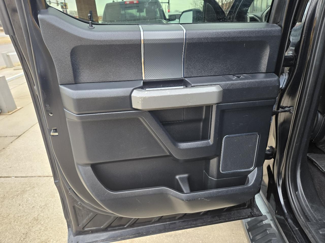 Ford F-150 4WD SuperCrew 139" Lariat 2020