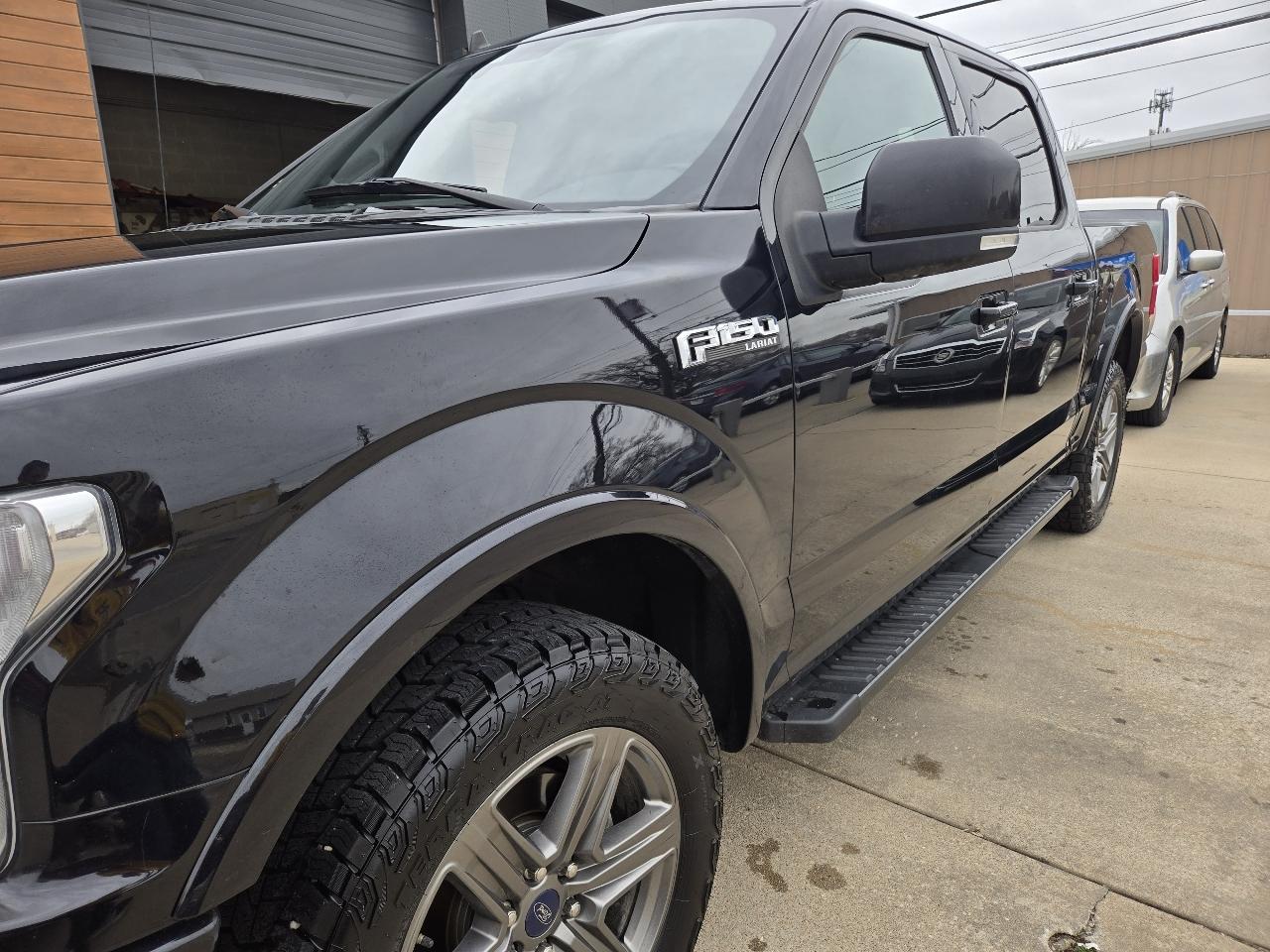Ford F-150 4WD SuperCrew 139" Lariat 2020