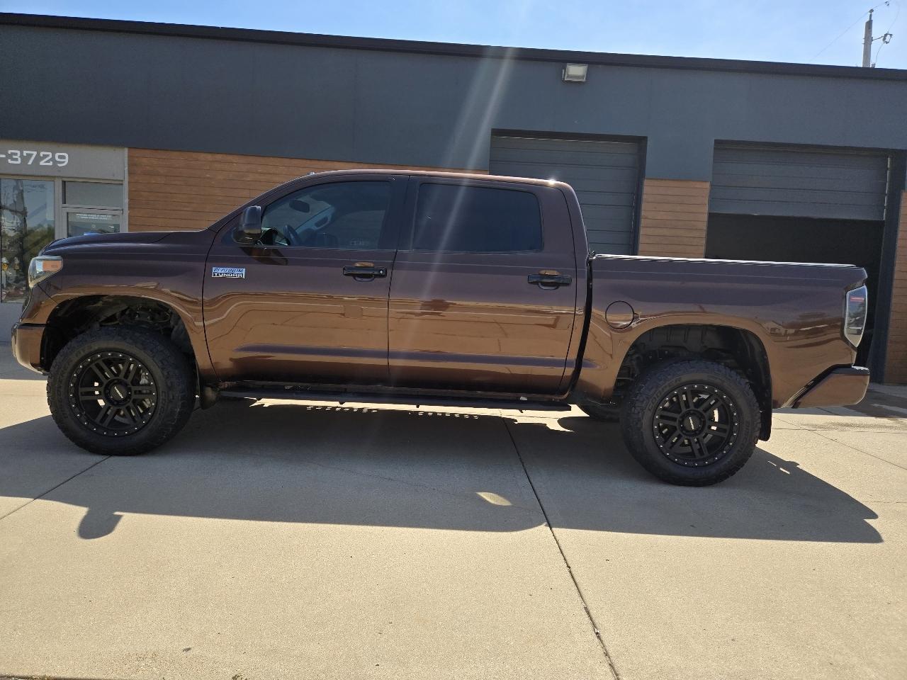 Toyota Tundra Platinum CrewMax 5.7L FFV 4WD 2017