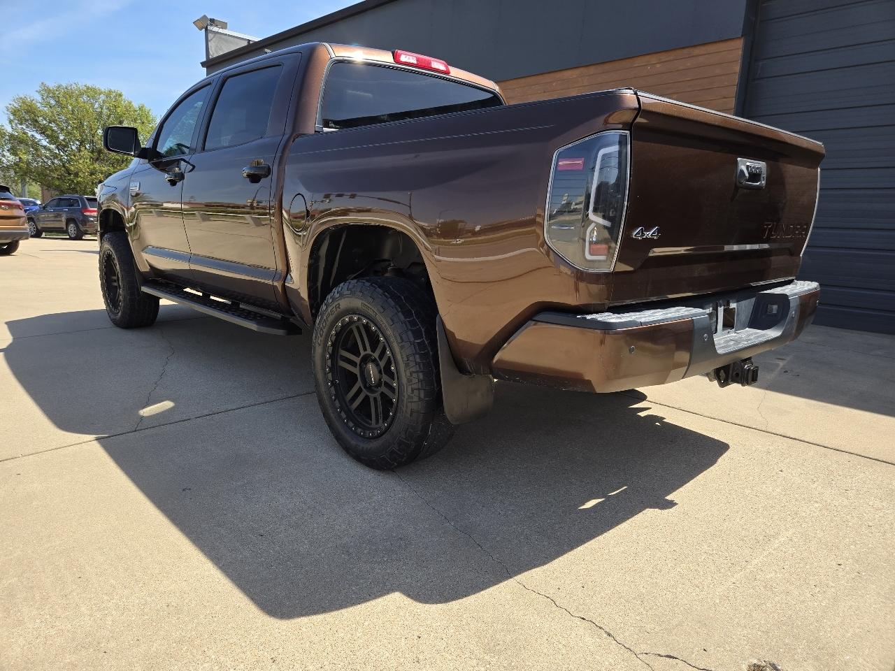 Toyota Tundra Platinum CrewMax 5.7L FFV 4WD 2017