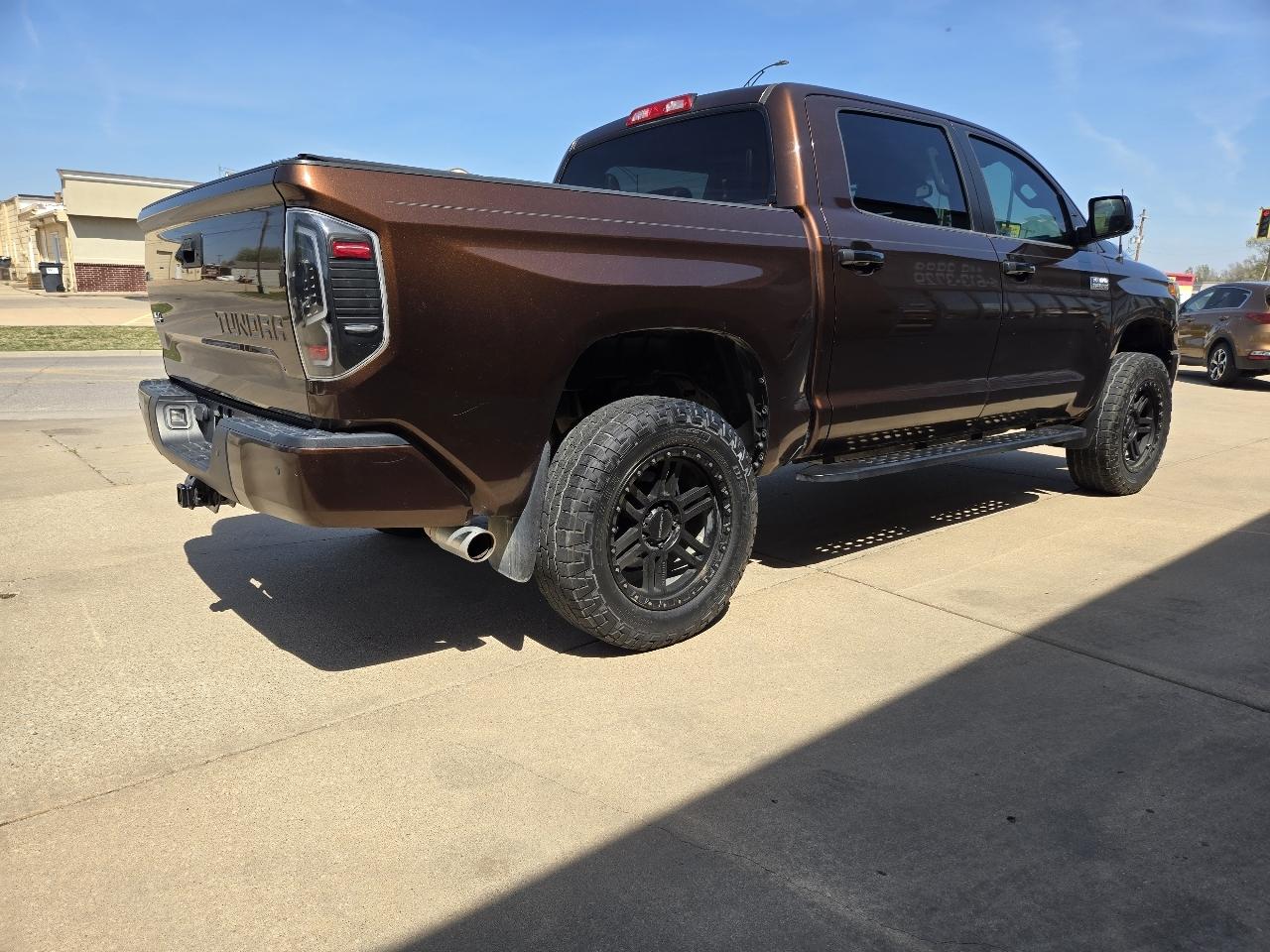 Toyota Tundra Platinum CrewMax 5.7L FFV 4WD 2017