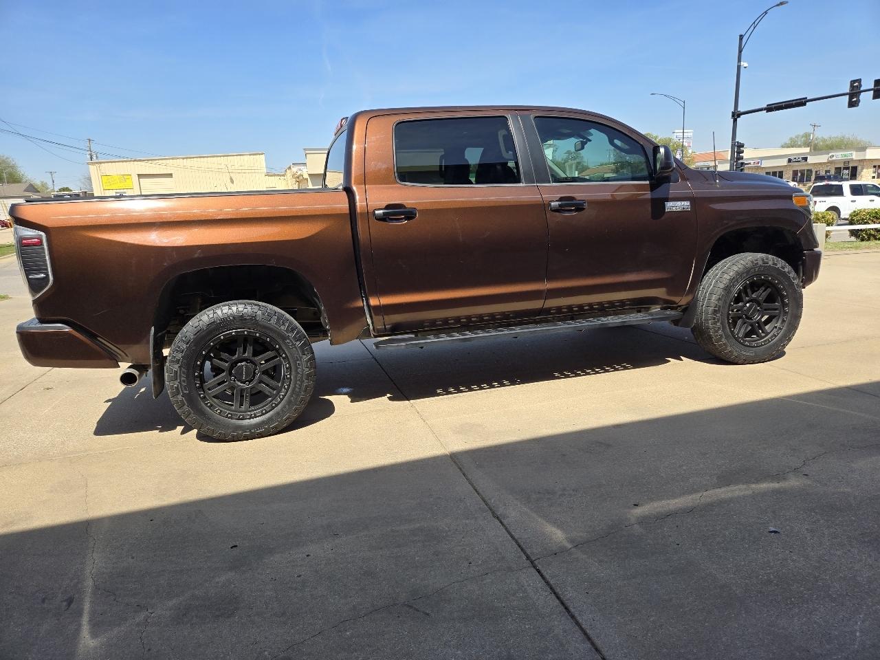 Toyota Tundra Platinum CrewMax 5.7L FFV 4WD 2017