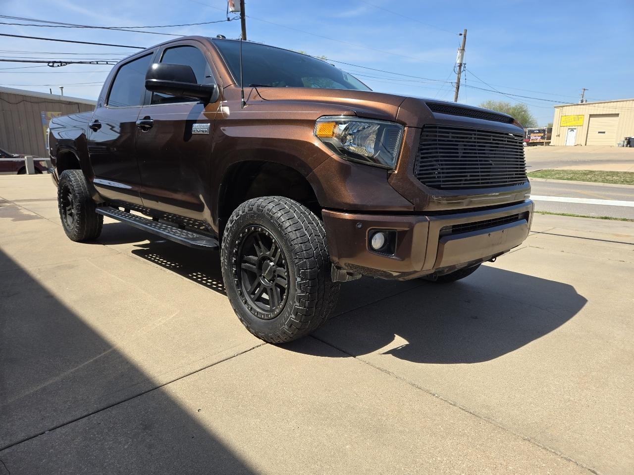 Toyota Tundra Platinum CrewMax 5.7L FFV 4WD 2017