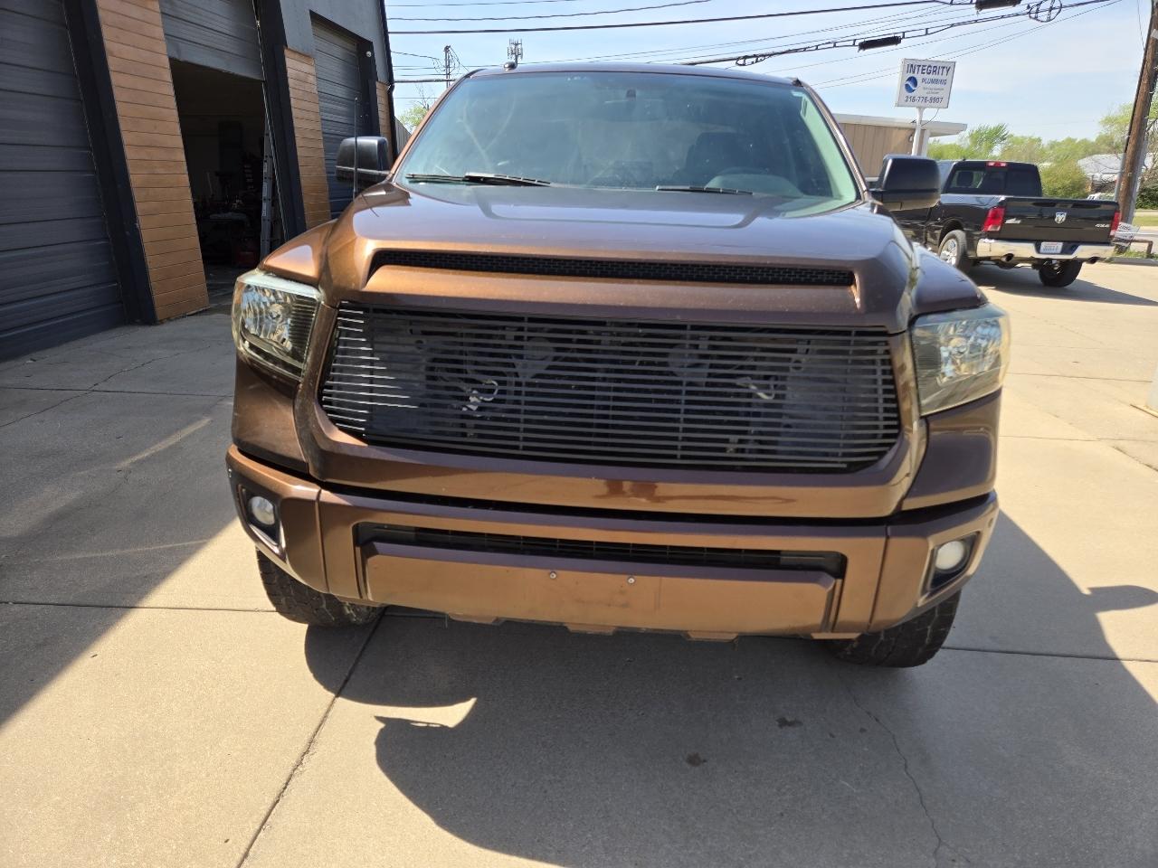 Toyota Tundra Platinum CrewMax 5.7L FFV 4WD 2017