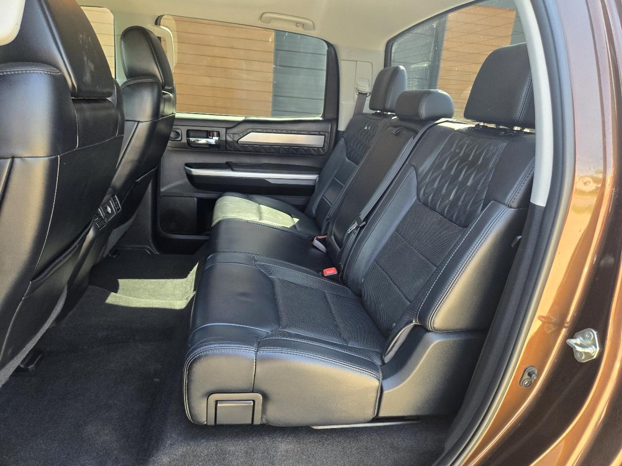 Toyota Tundra Platinum CrewMax 5.7L FFV 4WD 2017