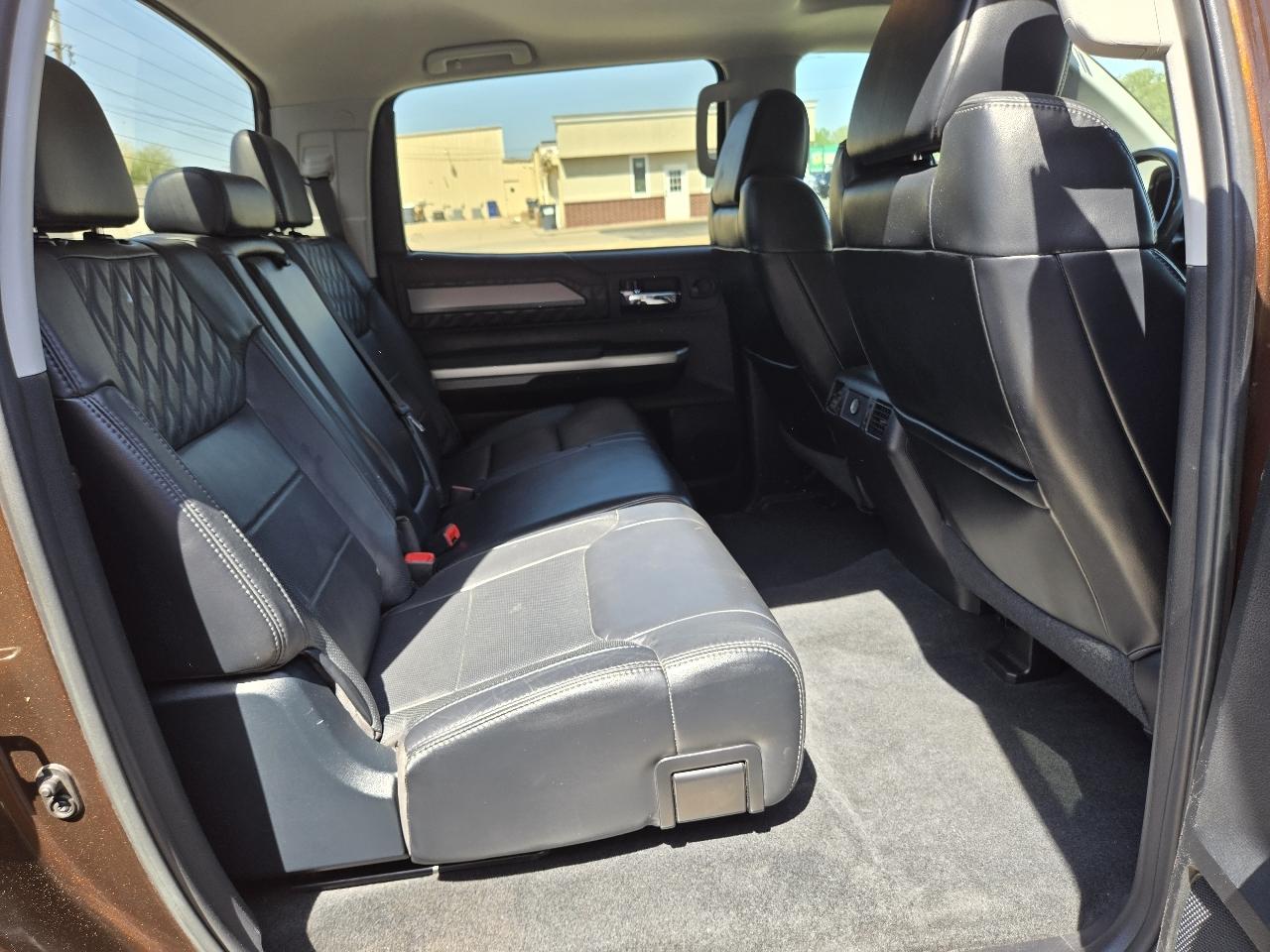 Toyota Tundra Platinum CrewMax 5.7L FFV 4WD 2017