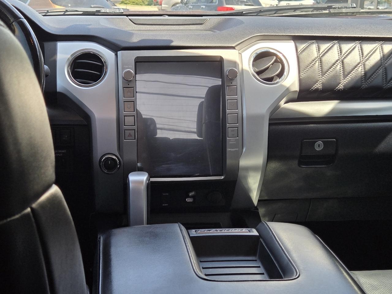 Toyota Tundra Platinum CrewMax 5.7L FFV 4WD 2017