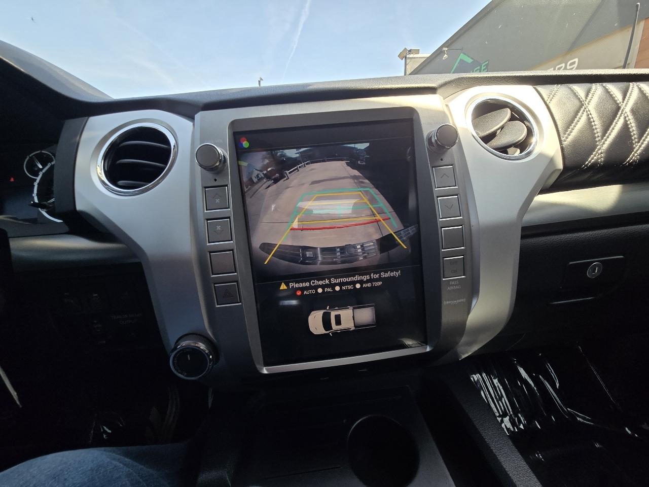 Toyota Tundra Platinum CrewMax 5.7L FFV 4WD 2017