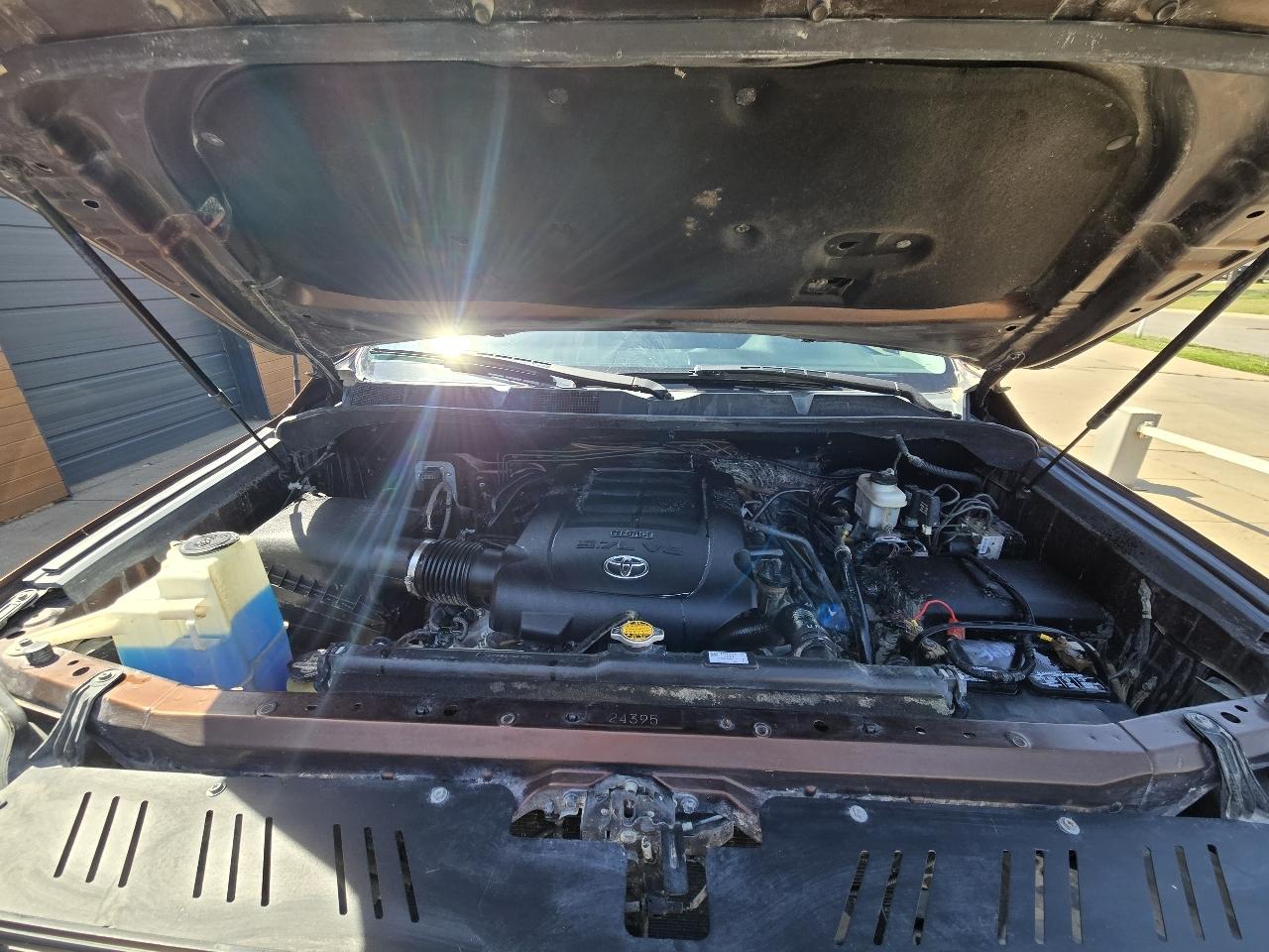 Toyota Tundra Platinum CrewMax 5.7L FFV 4WD 2017