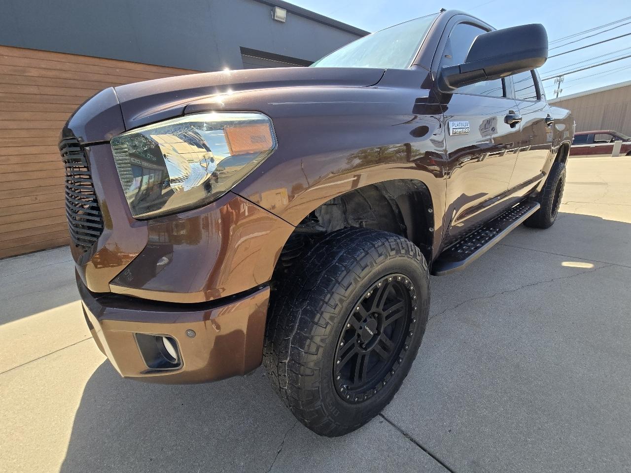 Toyota Tundra Platinum CrewMax 5.7L FFV 4WD 2017