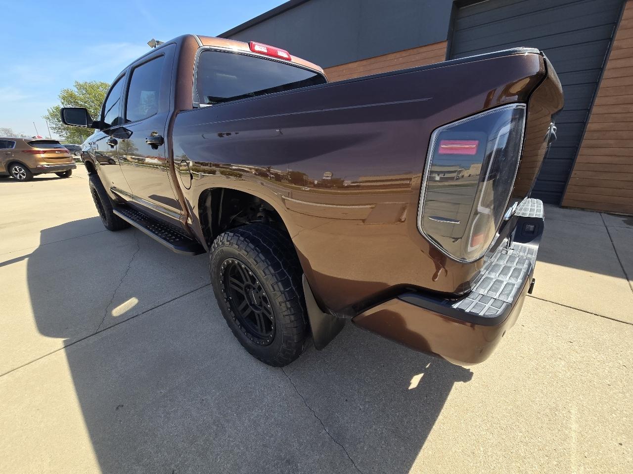 Toyota Tundra Platinum CrewMax 5.7L FFV 4WD 2017