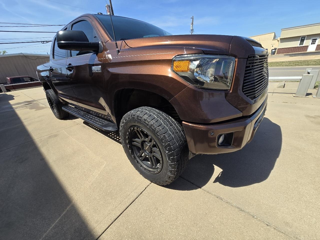 Toyota Tundra Platinum CrewMax 5.7L FFV 4WD 2017